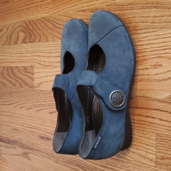 Mephisto Women's Size 8 Suede Flats Shoes - Picture 2 of 9